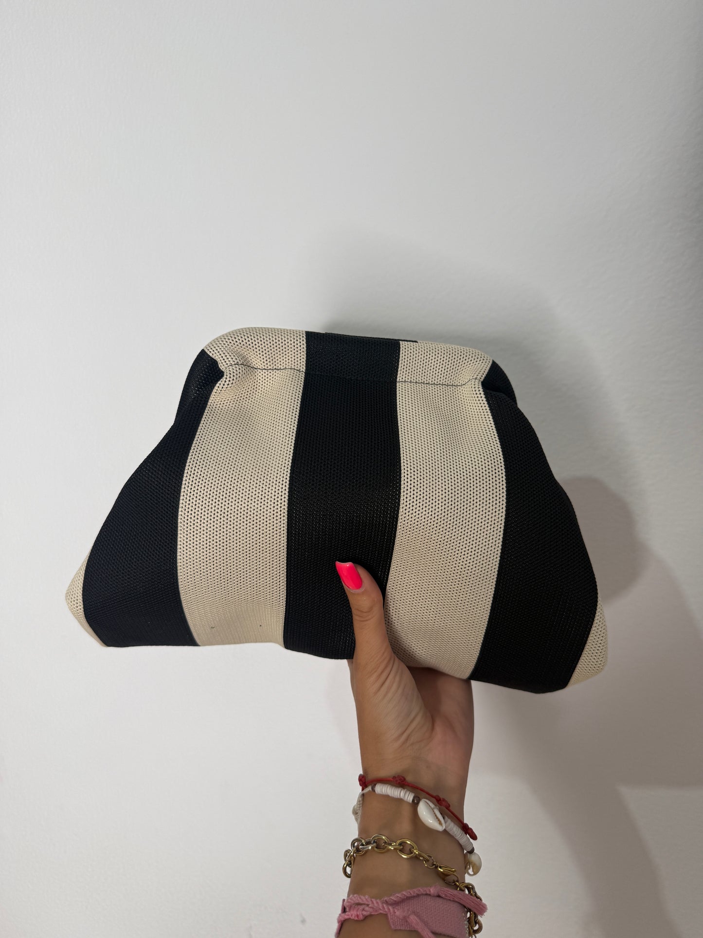 CLUTCH BICOLOR BLACK WHITE