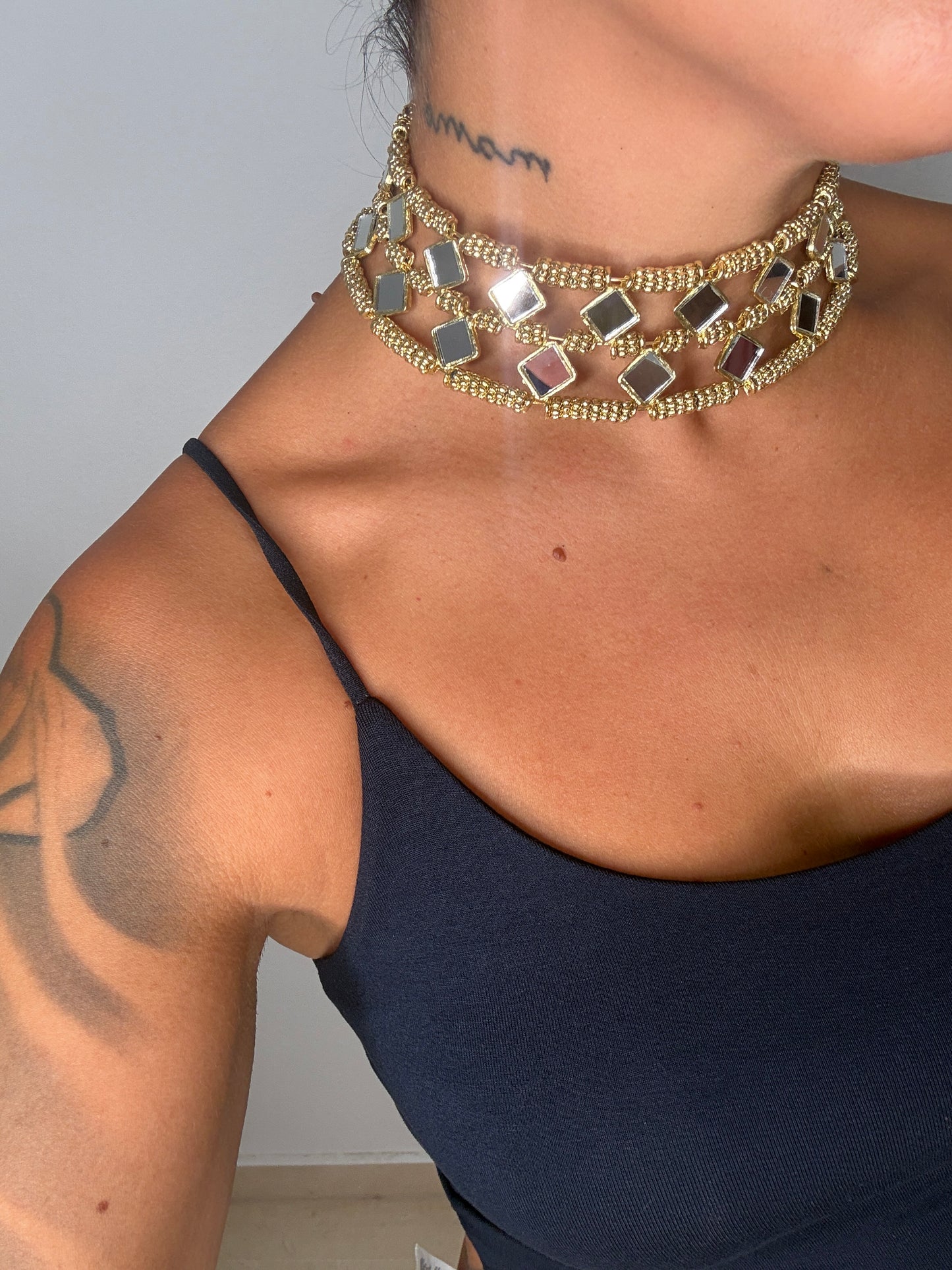 CHOCKER RÍGIDO CRYSTAL