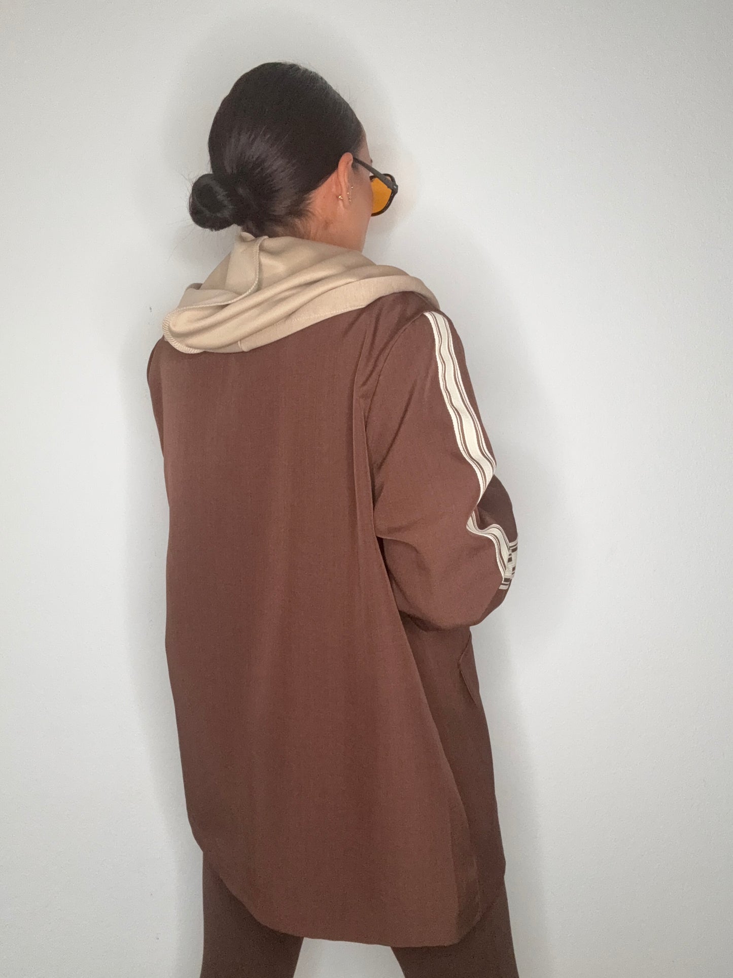 BLAZER LINEAL CAPUCHA BROWN