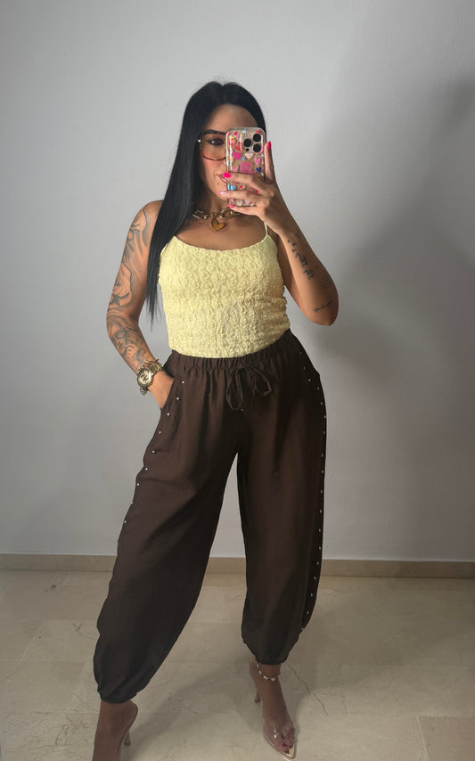 PANTALÓN TACHAS BROWN