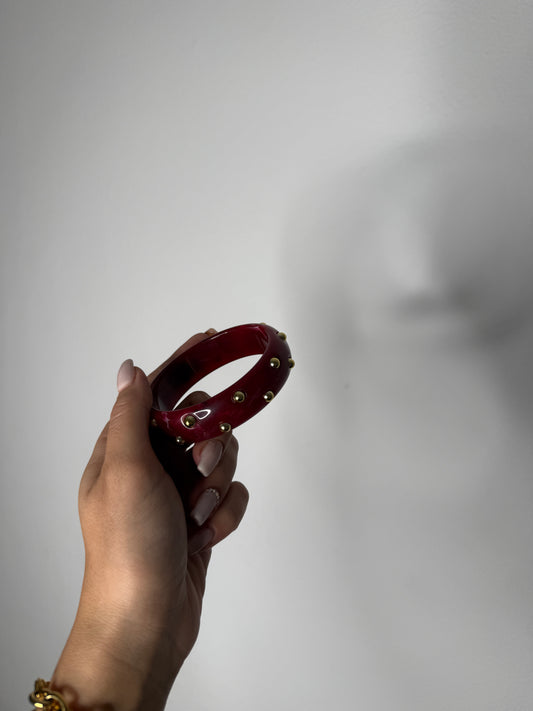 BRAZALETE TACHUELAS BURDEOS