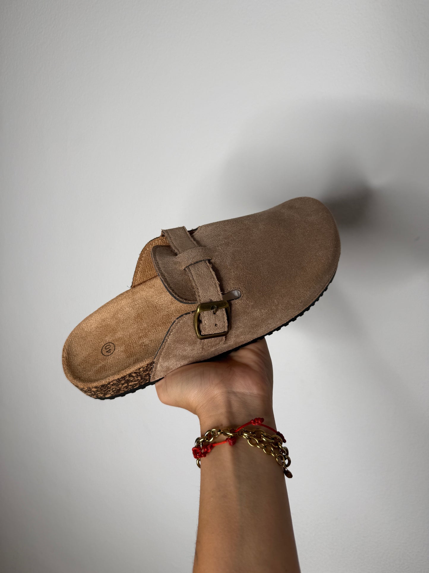 ZUECO HEBILLA TAUPE