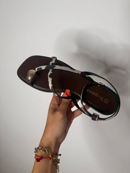 SANDALIA COW DETAIL GOLD