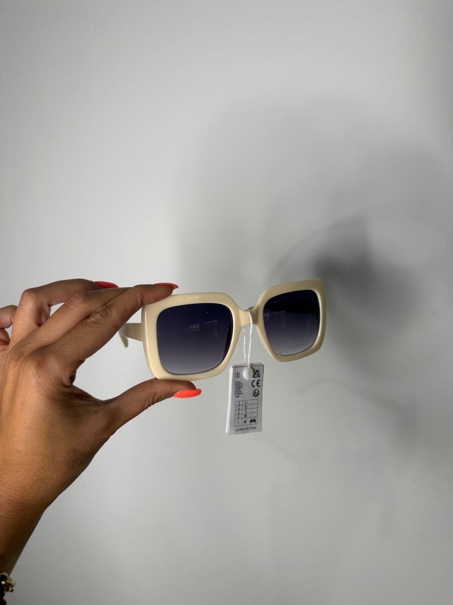 SUNGLASSES WHITE