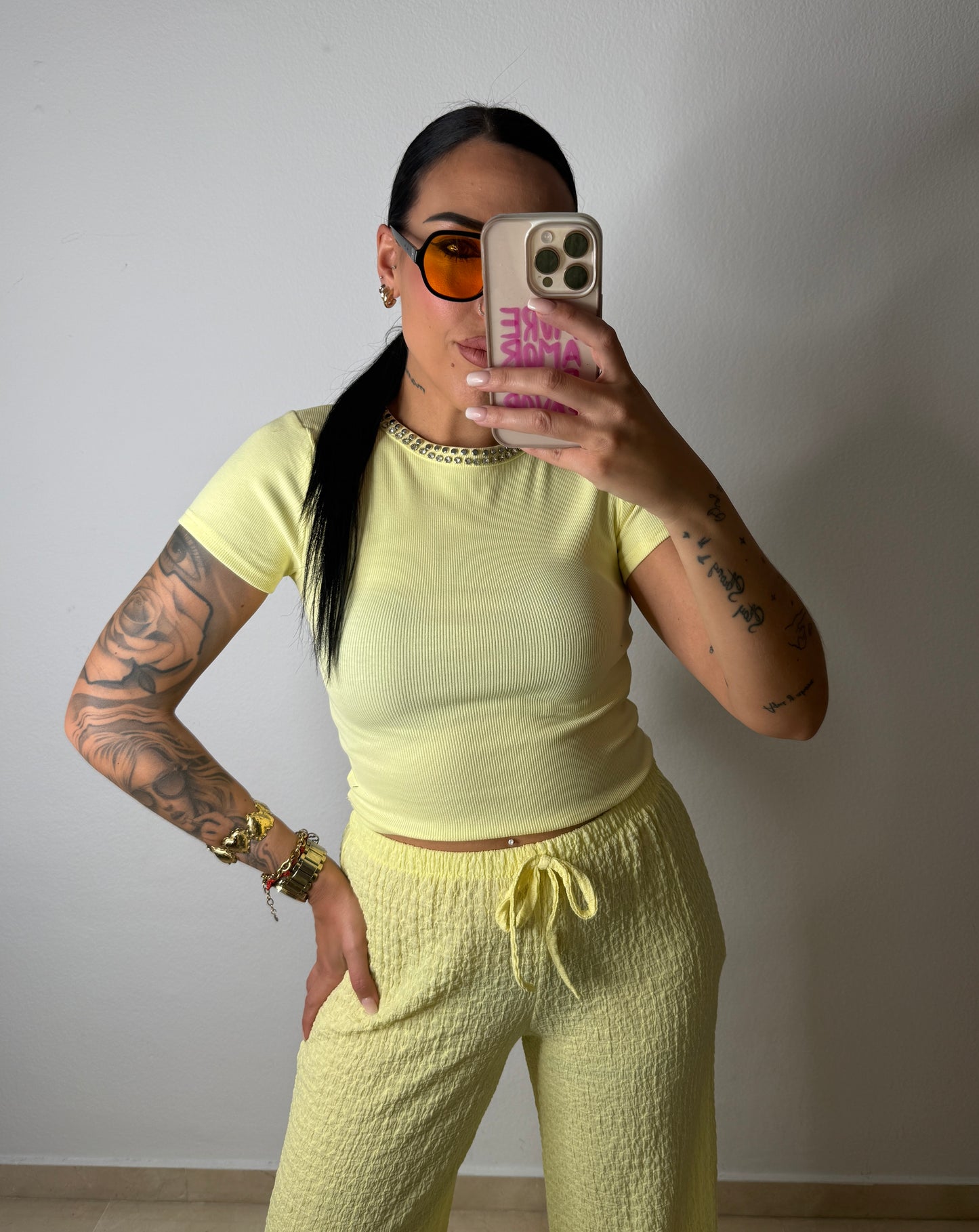 CAMISETA DETAIL PEDRERÍA YELL