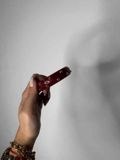 BRAZALETE TACHUELAS BURDEOS