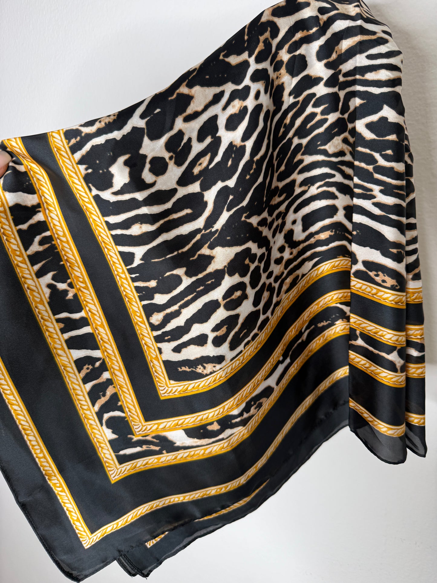 PAÑUELO LEO GOLD