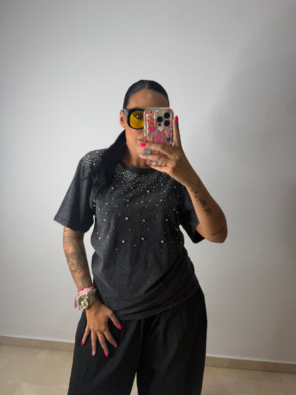CAMISETA STRASS BLACK DESGASTADA