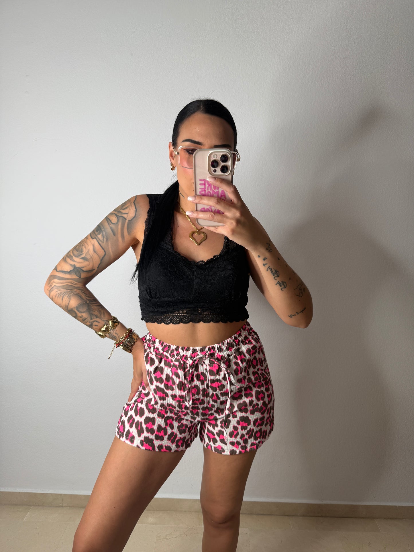SHORT LEO NEON