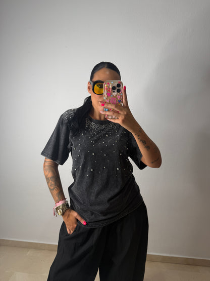 CAMISETA STRASS BLACK DESGASTADA