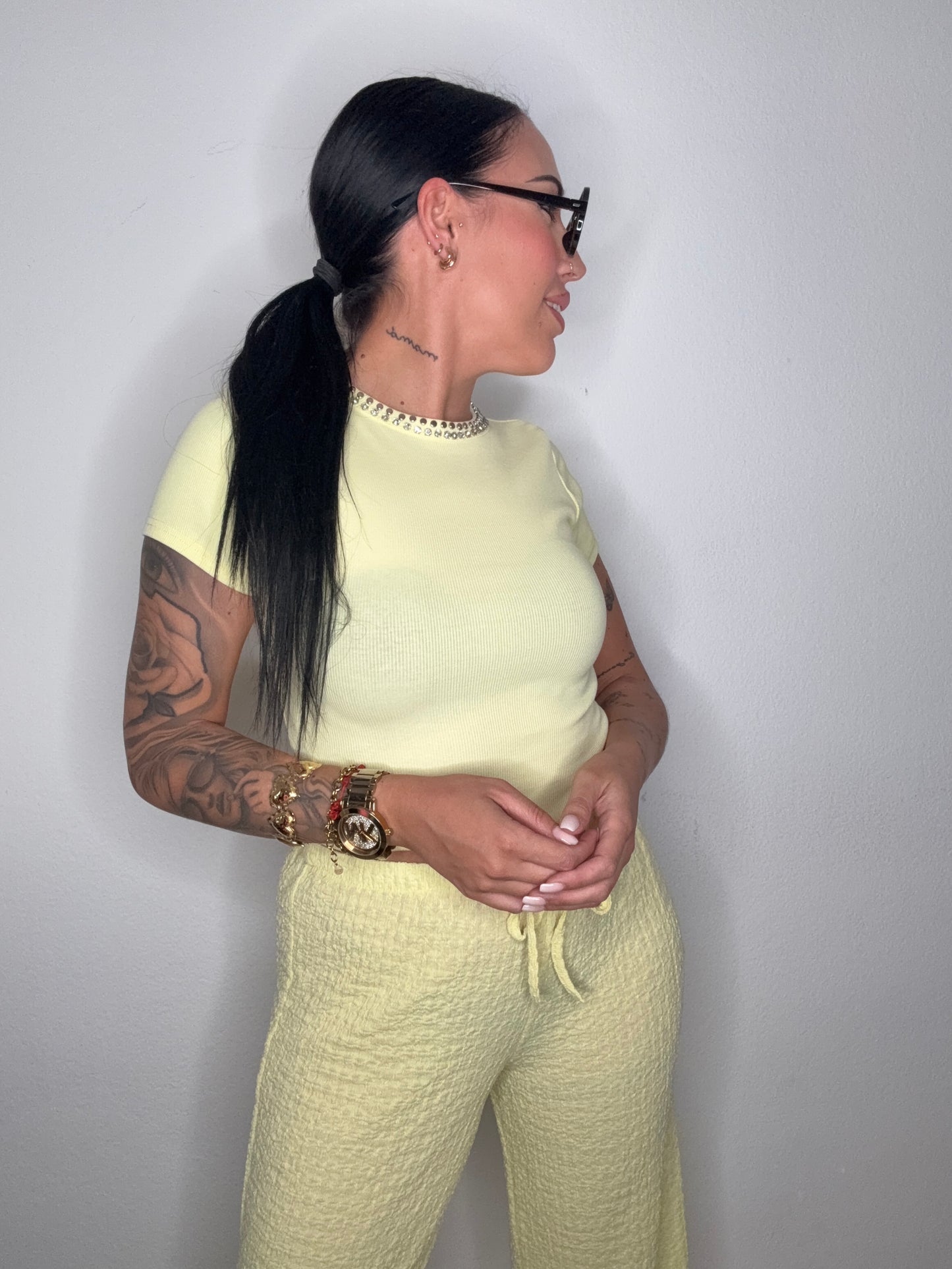 CAMISETA DETAIL PEDRERÍA YELL