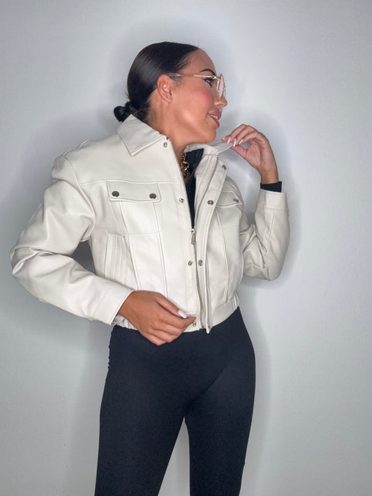 CAZADORA EFECTO PIEL DETAILS